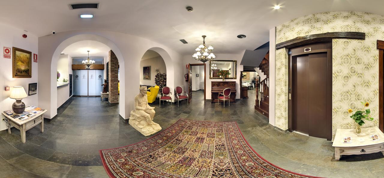 Hotel Alda Via 莱昂 外观 照片